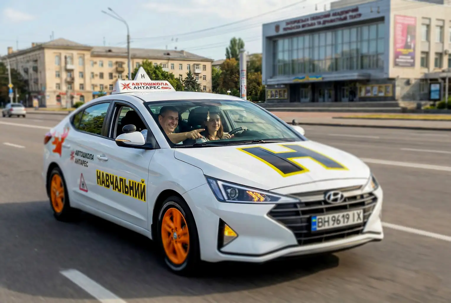 Автомобіль для практичного навчання з інструктором